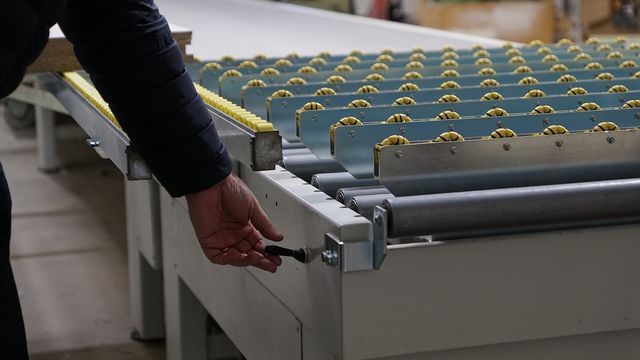 OPȚIONAL: MASĂ CU PERNĂ DE AER LA IEȘIRE  